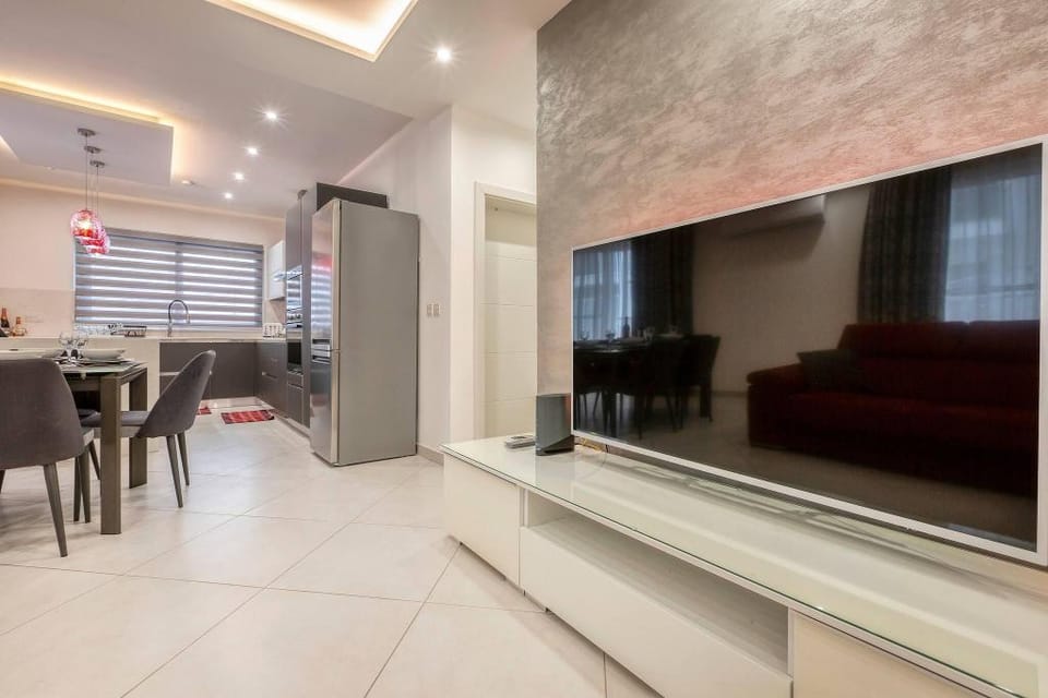 Luxury 3 BR Apt in Gzira near Sliema - StJulians Apartment in Malta