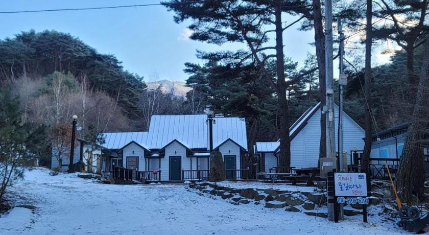 Namwon Along the Waterways of Jiri Mountain Bed and Breakfast in South Korea