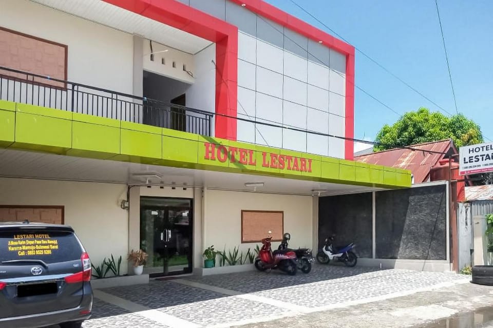 RedDoorz Plus @ Hotel Lestari Karema Mamuju Hotel in Indonesia