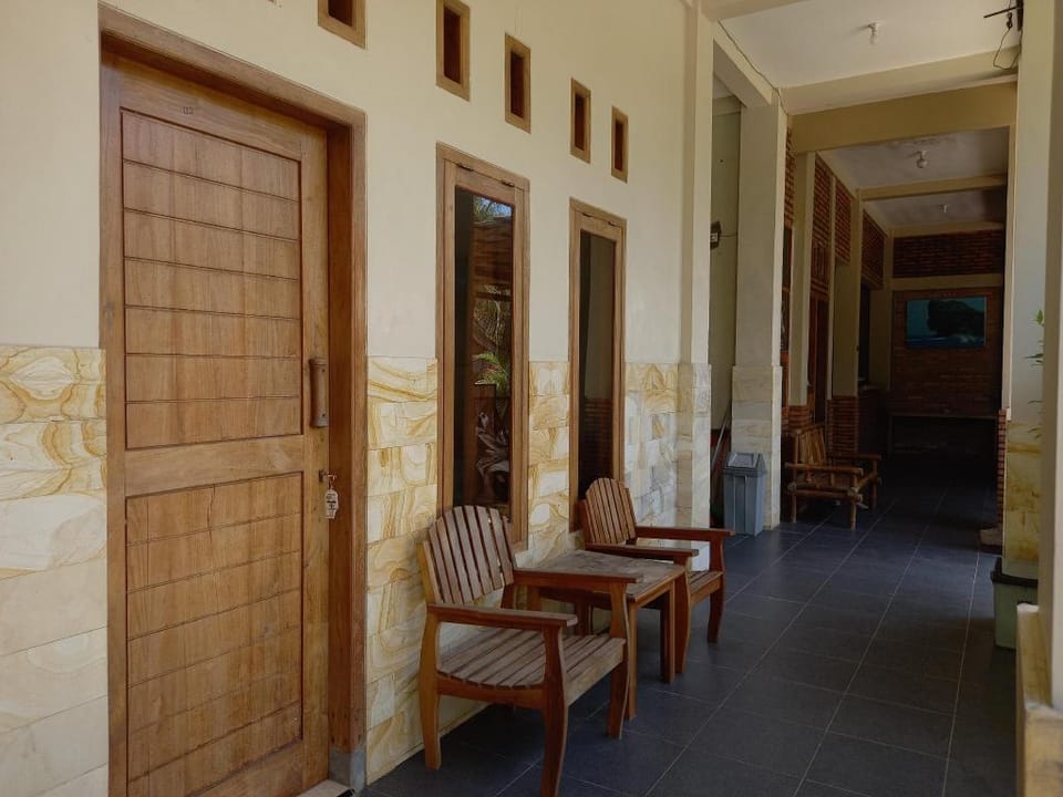 BINTANG HOMESTAY WATUKARUNG Vacation rental in East Java