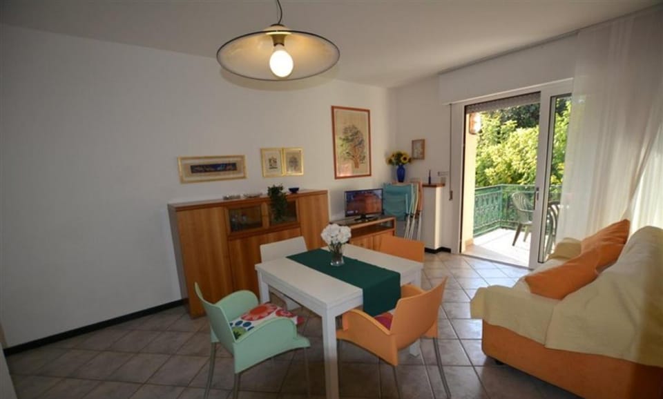 Equipped flat for 5 guests in Lignano Pineta with communal garden Apartment in Lignano Sabbiadoro