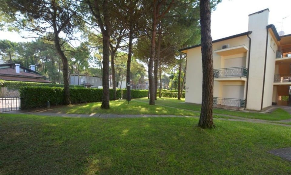 Equipped flat for 5 guests in Lignano Pineta with communal garden Apartment in Lignano Sabbiadoro