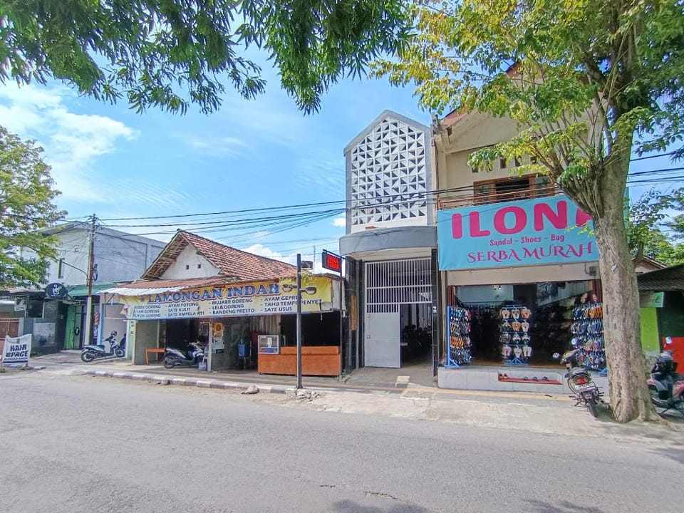 RedDoorz @ Brawijaya Central Kampung Inggris Hotel in East Java