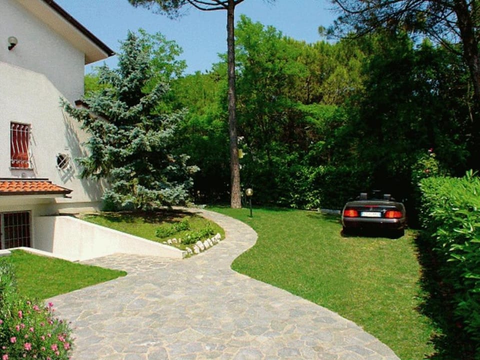 Three room flat with WI-FI and private parking space 100mt from Lignano beach Apartment in Lignano Sabbiadoro