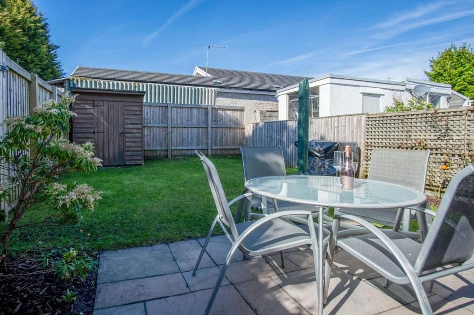 Nottage Road - 3 Bedroom Holiday Home - Mumbles Country House in Wales