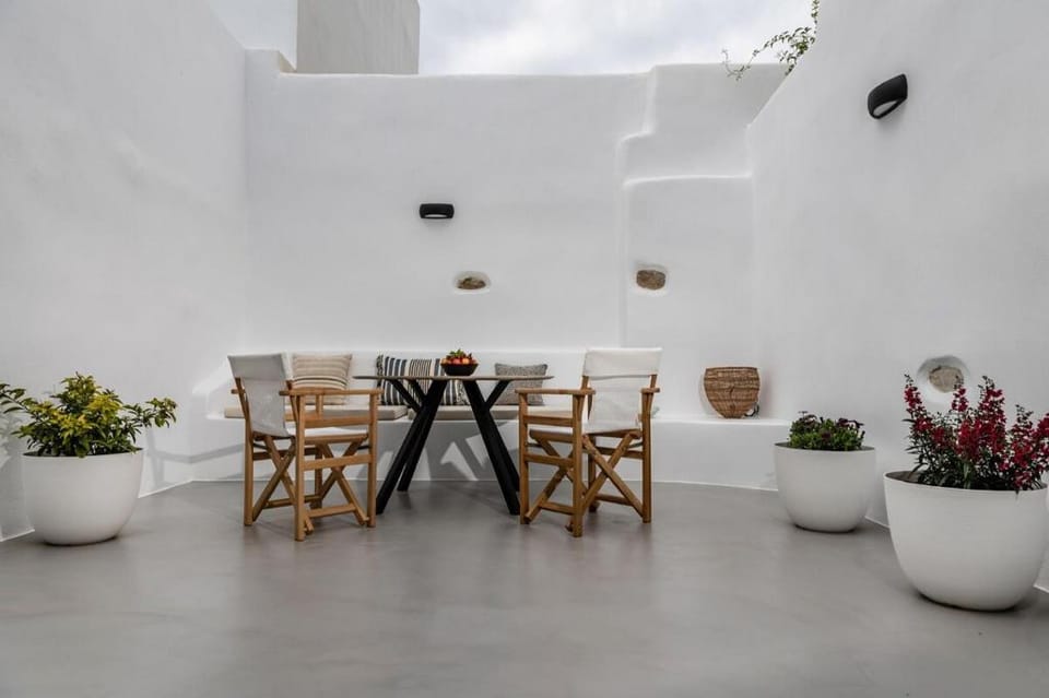 Arch Chora Home next to the Old Castle Apartment in Naxos