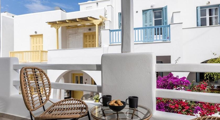 Arch Chora Home next to the Old Castle Apartment in Naxos