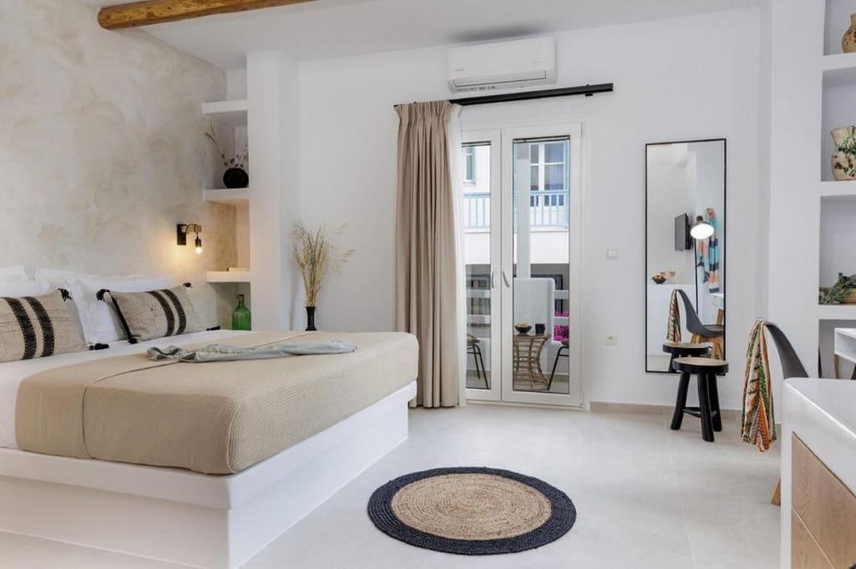 Arch Chora Home next to the Old Castle Apartment in Naxos