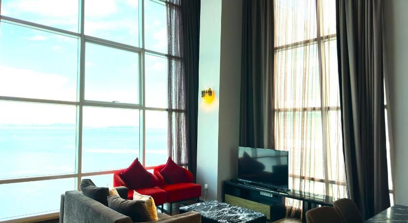 HappySty by Golden Hour Maritime Suite Vacation rental in George Town
