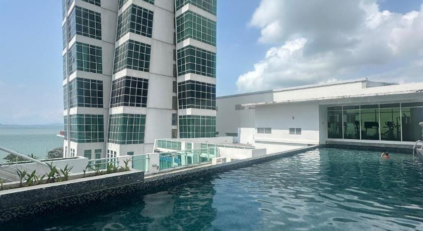 HappySty by Golden Hour Maritime Suite Vacation rental in George Town
