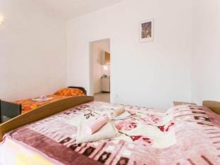 Apartmetns Franka Saplunara-One-Bedroom Apartment with Terrace and Sea View No2 Apartment in Korita, Mljet