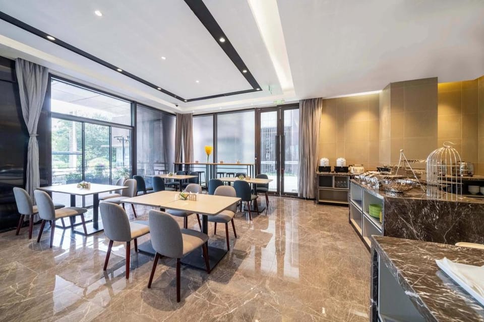Home Inn Style Shanghai Lingang Lanwan Tiandi Hotel in Shanghai