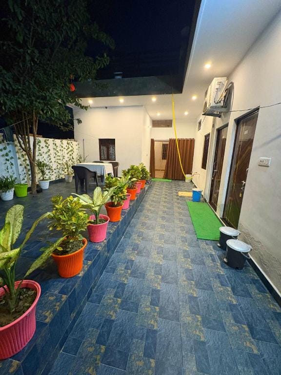 Sumedha Galaxy Inn Hotel in Varanasi