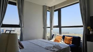 Greenbay Premium Ha Long Bay view-Apart Service  Apartment in Laos