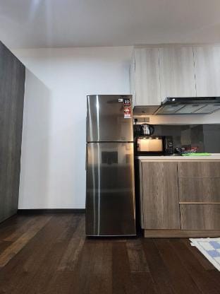 QueensvilleBig #LRT #TVBox #Netflix #Carpark #Lake Apartment in Federal Territory of Kuala Lumpur