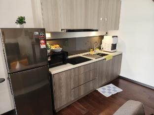 QueensvilleBig #LRT #TVBox #Netflix #Carpark #Lake Apartment in Federal Territory of Kuala Lumpur