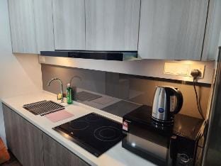 QueensvilleAce #LRT #TVBox #Netflix #Carpark #Lake Apartment in Federal Territory of Kuala Lumpur