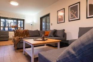 14 beds, 20p, 2 bath-, 1 livingroom Vacation rental in Peer