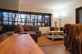 14 beds, 20p, 2 bath-, 1 livingroom Vacation rental in Peer