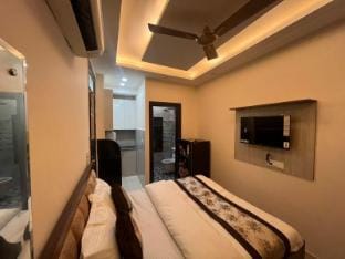 Luxury Retreat Stay Couple Friendly  Apartment in New Delhi