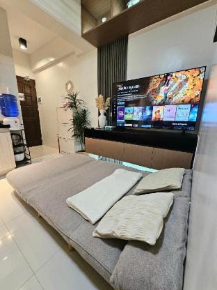1 Bedroom facing pool near Airport Apartment in Lapu-Lapu City