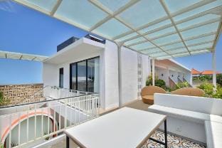 3BDR Villa With White Design Near to Airport Vacation rental in North Kuta