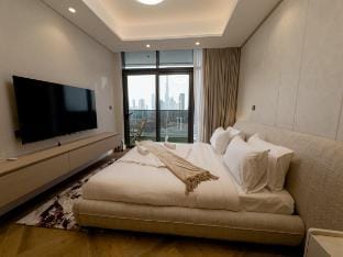Vserve 1 BR Stay with Stunning Skyline Views Vacation rental in Dubai