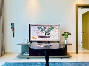 Vserve | Stylish specious  - 1 BR  with Canal View Vacation rental in Dubai