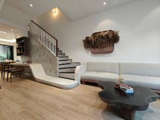GomiHouse 4BRs 5 minute to LOTTE with jacuzzi pool Vacation rental in Da Nang