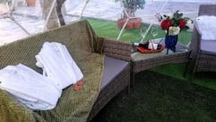 Relax in Elliniko Hidden Gem-Vintage Bungalow with Garden and Hot Tub in an Iglo Vacation rental in South Athens