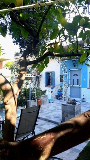 Relax in Elliniko Hidden Gem-Vintage Bungalow with Garden and Hot Tub in an Iglo Vacation rental in South Athens