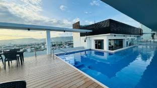 Two Bed Luxe Stay w/Netflix, 10 min walk to Fuente Vacation rental in Cebu City