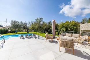 Modern Villa with Heated Pool and Garden  Apartment in Mougins