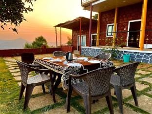 Triveni Stays Athenian 4 BHK with pool in mahabal  Vacation rental in Maharashtra
