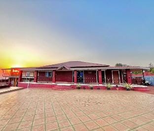 Triveni Stays Athenian 4 BHK with pool in mahabal  Vacation rental in Maharashtra