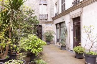 Elegance & Comfort with A/C in the heart of 11th Apartment in Paris