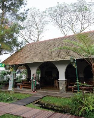 Osaka Lavana Villa by Raminten Vacation rental in Special Region of Yogyakarta