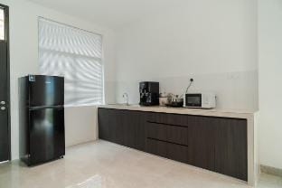Georgetown Modern Brown-Colored 5BR 18pax Homestay Vacation rental in George Town