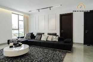 Georgetown  Elegant Chanel-style 3stry 4BR 18Pax Vacation rental in George Town