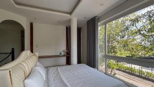 Khanh Villa Luxury 2 - Private 8 BRs 9 WCs Pool  Villa in Ho Chi Minh City