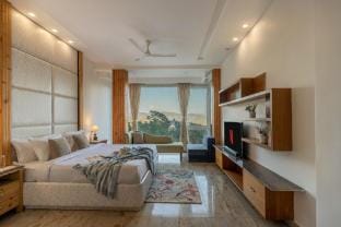 Luxury 2 BHK with Garden & Hill View in Kasauli Apartment in Himachal Pradesh