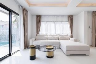 芭提雅独栋泳池五卧别墅 可以住10人 Villa in Pattaya City