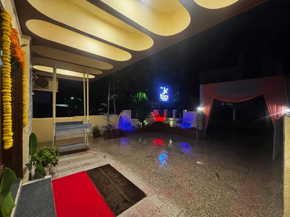 Hotel Thakur Galaxy, Sadar Market Hotel in Maharashtra