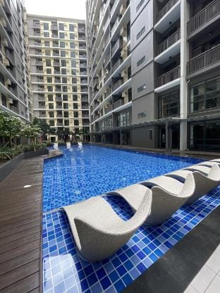 2BR Luxury Suite w Infinity Pool near Okada Apartment in Pasay