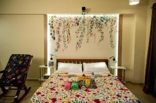 La Mira Casa, studio with massager,kitchen,balcony Vacation rental in Maharashtra