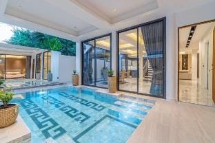 5 Bedroom 6 Bath, Private Pool Villa Vacation rental in Pattaya City