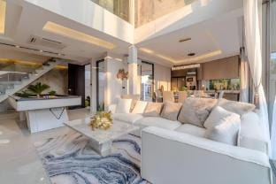 Pattaya Villa, 5BR 6Bath, 300m to the sea Vacation rental in Pattaya City