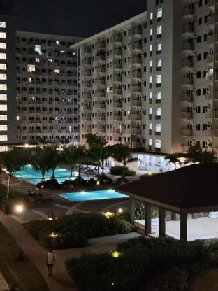 Cosmos @ Field Residences 1BR Vacation rental in Las Pinas