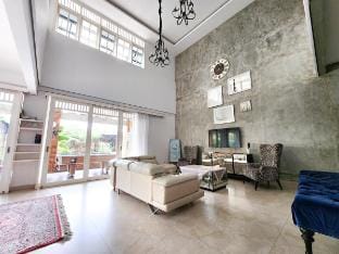 Tuan Baron Villa | Large, Private Pool, Billiard Villa in Cisarua