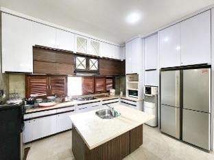 Tuan Baron Villa | Large, Private Pool, Billiard Villa in Cisarua